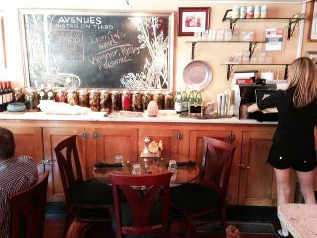 Avenues Bistro On Third