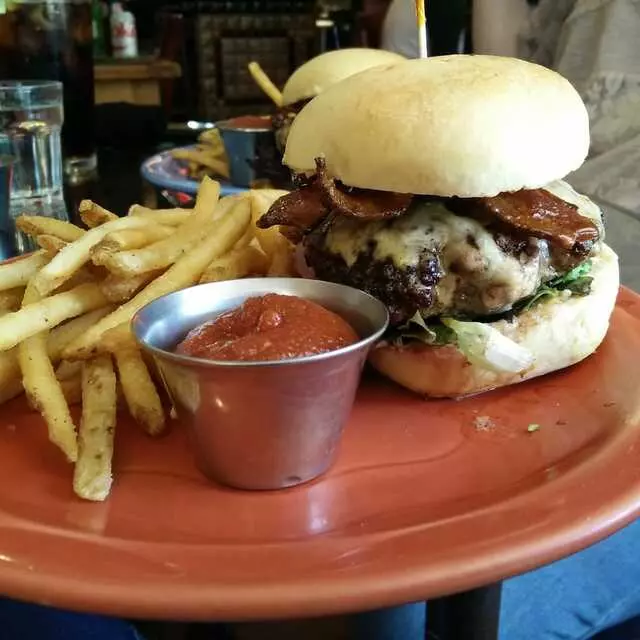 Avenues Bistro On Third