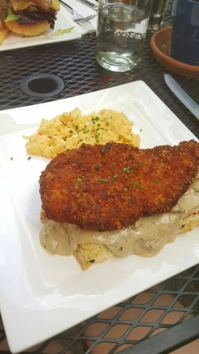 Avenues Bistro On Third