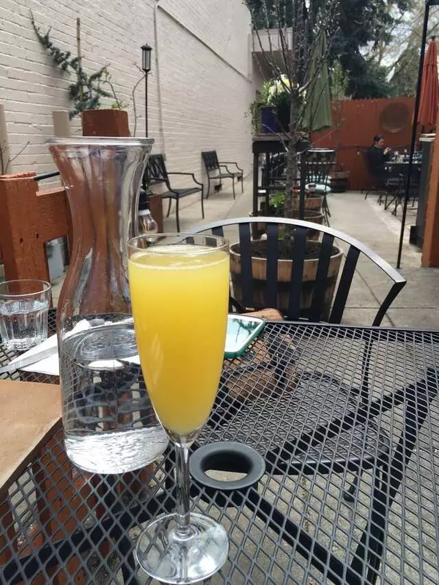 Avenues Bistro On Third