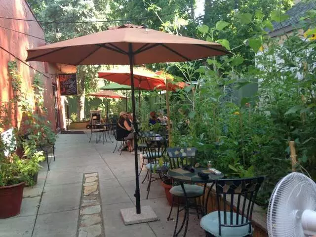 Avenues Bistro On Third