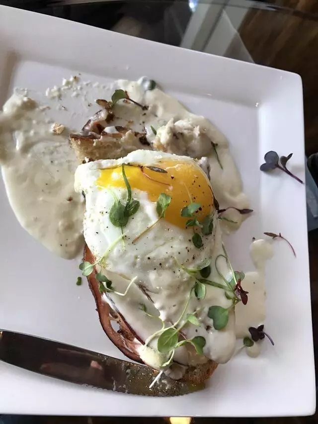 Avenues Bistro On Third