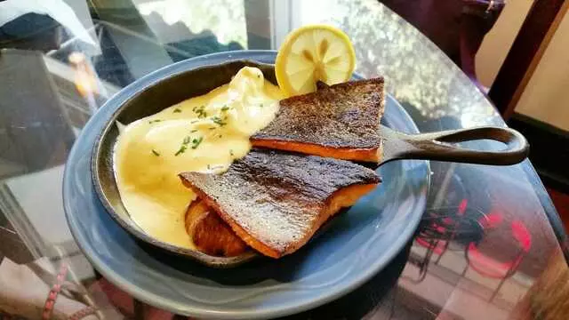 Avenues Bistro On Third
