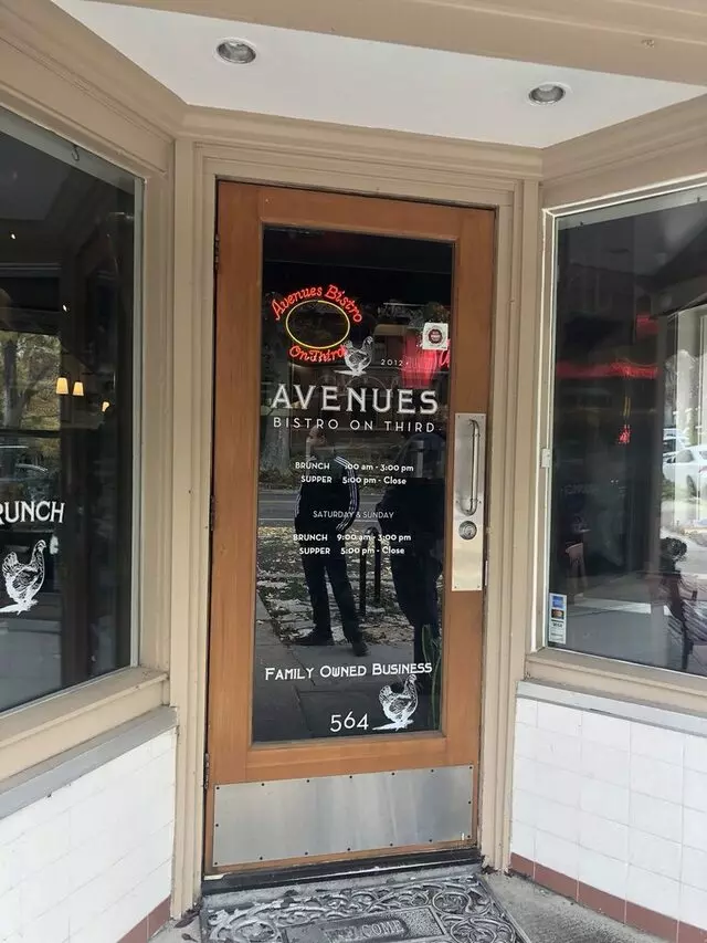 Avenues Bistro On Third