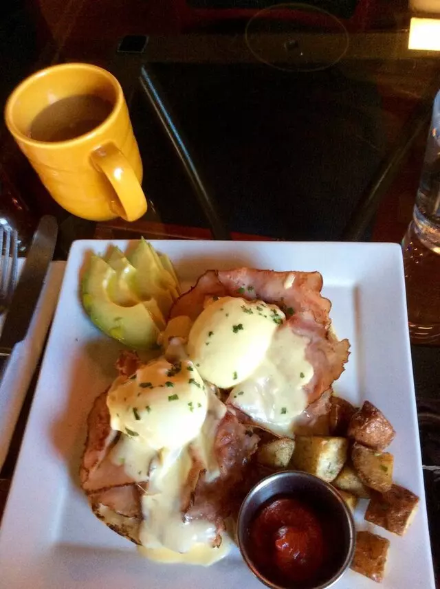 Avenues Bistro On Third