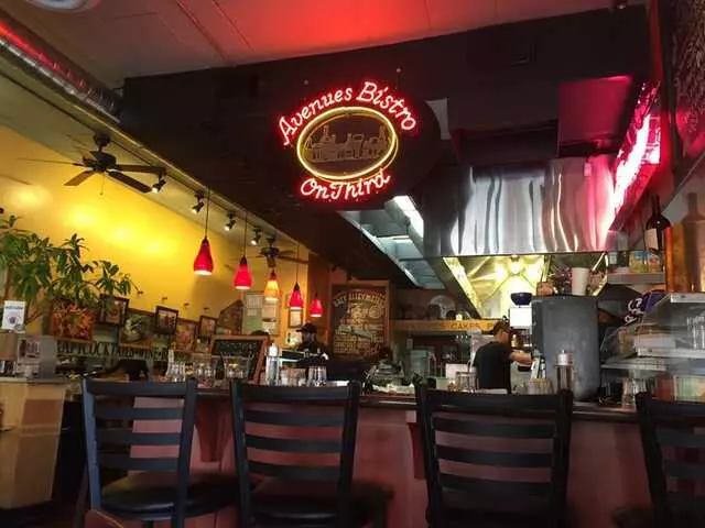 Avenues Bistro On Third