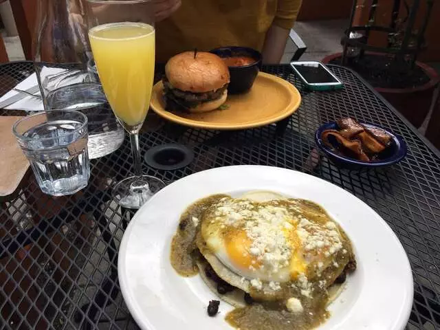 Avenues Bistro On Third