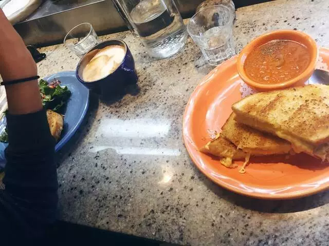 Avenues Bistro On Third