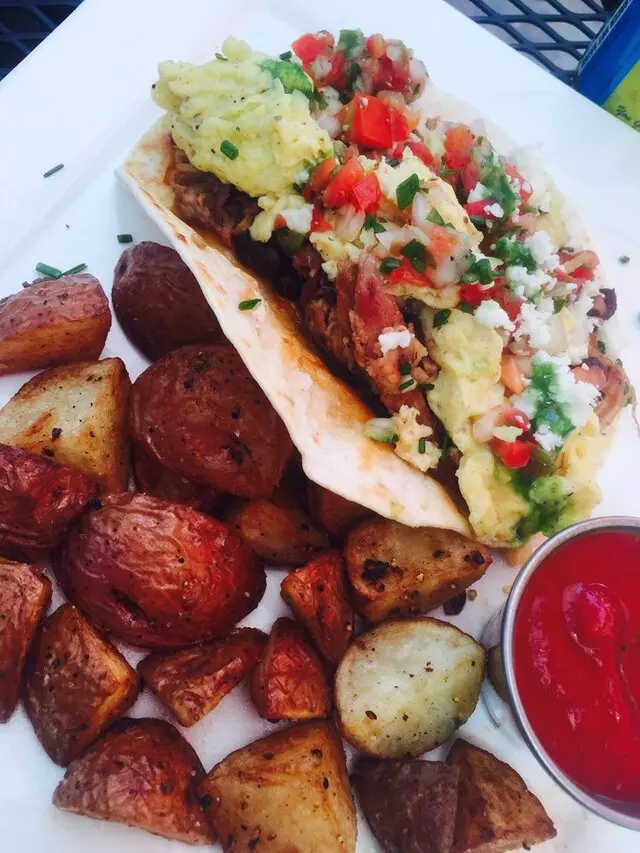 Avenues Bistro On Third