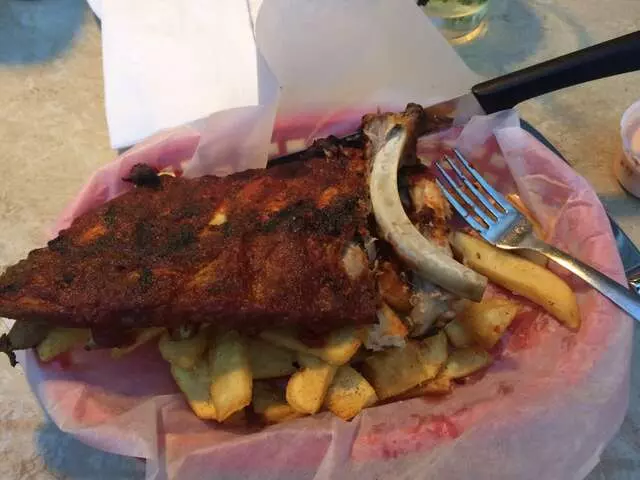 Amelias Bar & Grill
