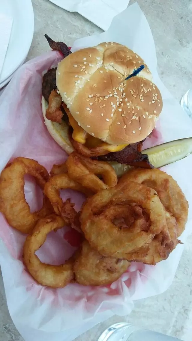 Amelias Bar & Grill