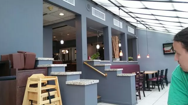 Amelias Bar & Grill