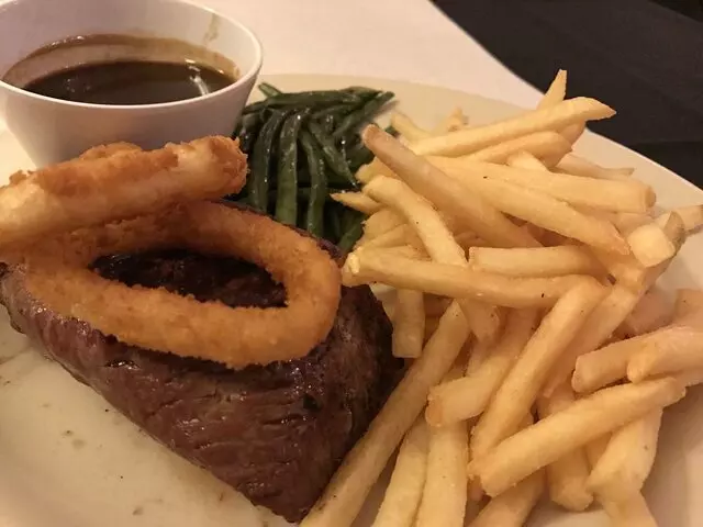 Amelias Bar & Grill