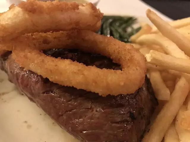 Amelias Bar & Grill