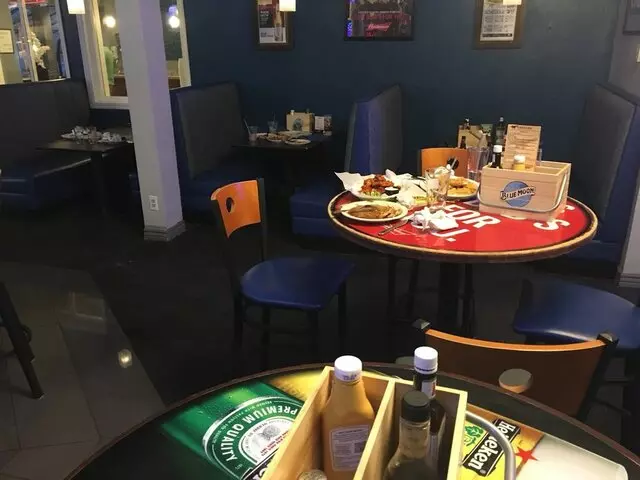 Amelias Bar & Grill