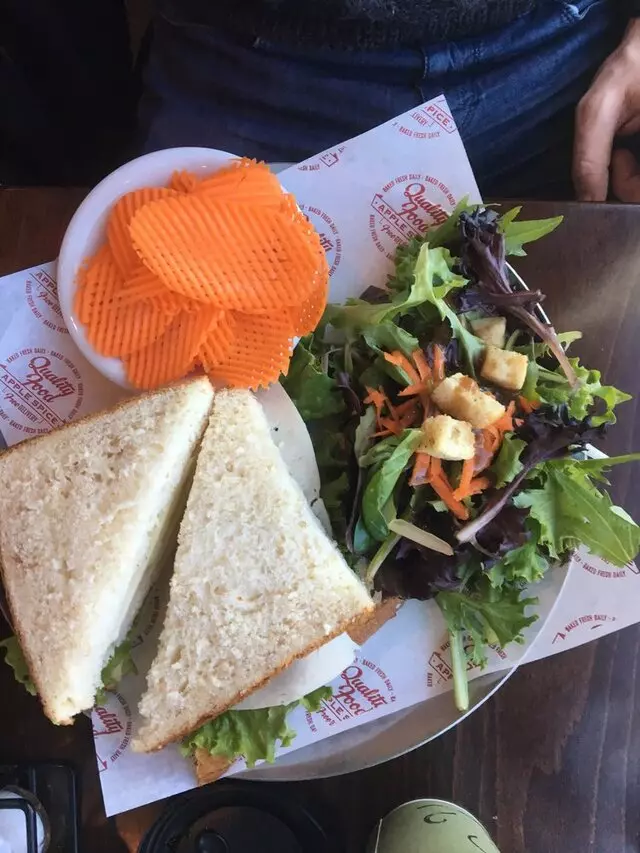 Apple Spice Cafe and Bakery