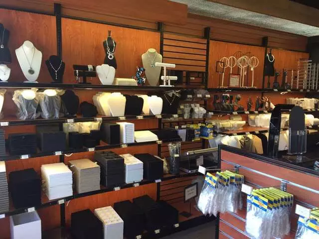 Advance Displays & Store Fixtures