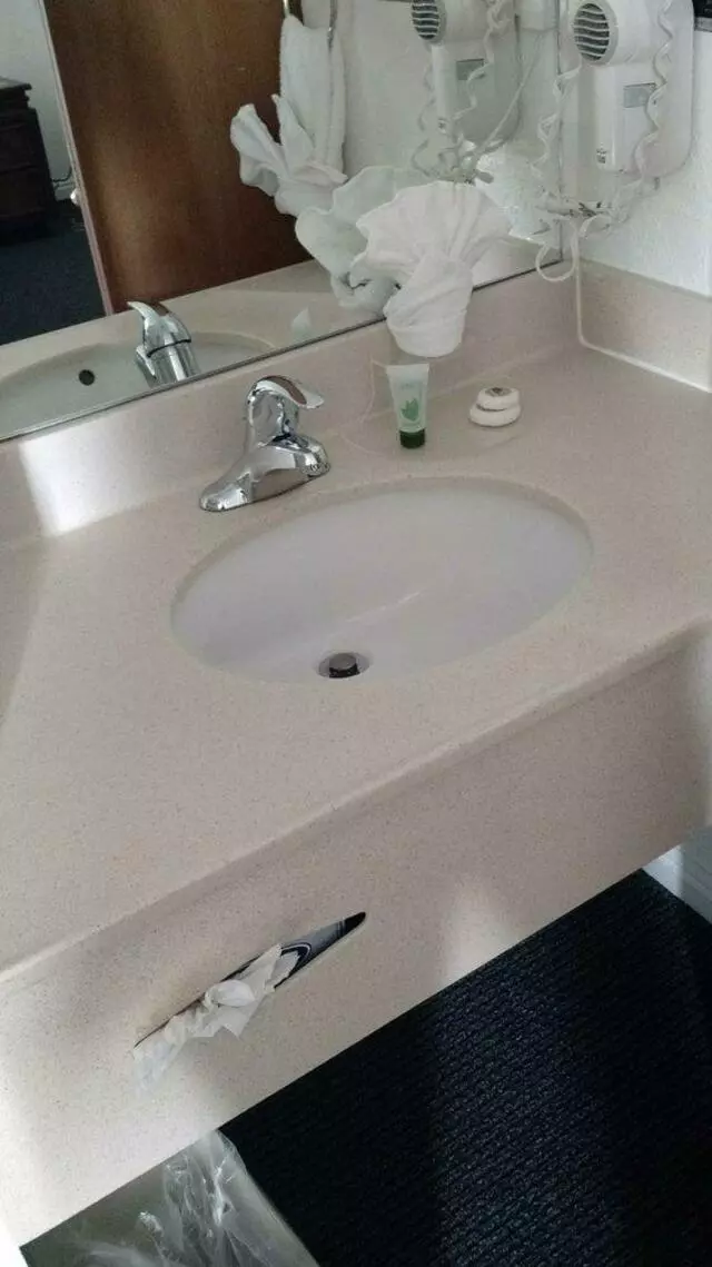 Airport Inn Hotel