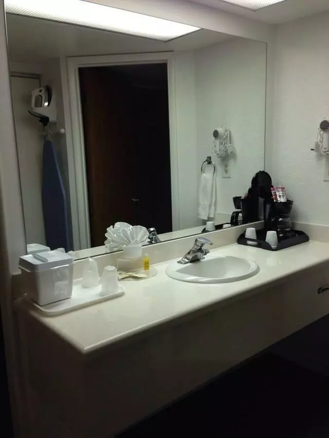 Airport Inn Hotel