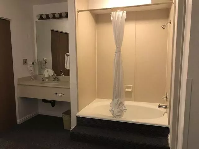 Airport Inn Hotel