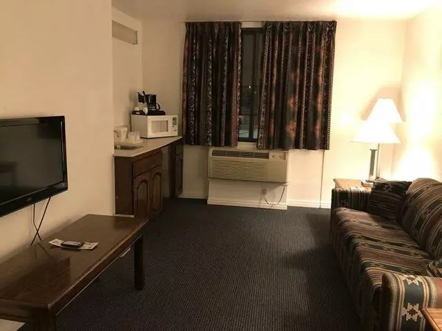 Airport Inn Hotel